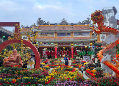 Храм Phac Hat Pagoda в Хойане