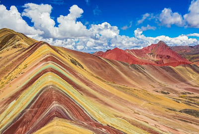 Цветные холмы Перу - полосатые горы Виникунка