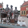 Памятник "Киндертранспорту" у  железнодорожного вокзала в Гданьске