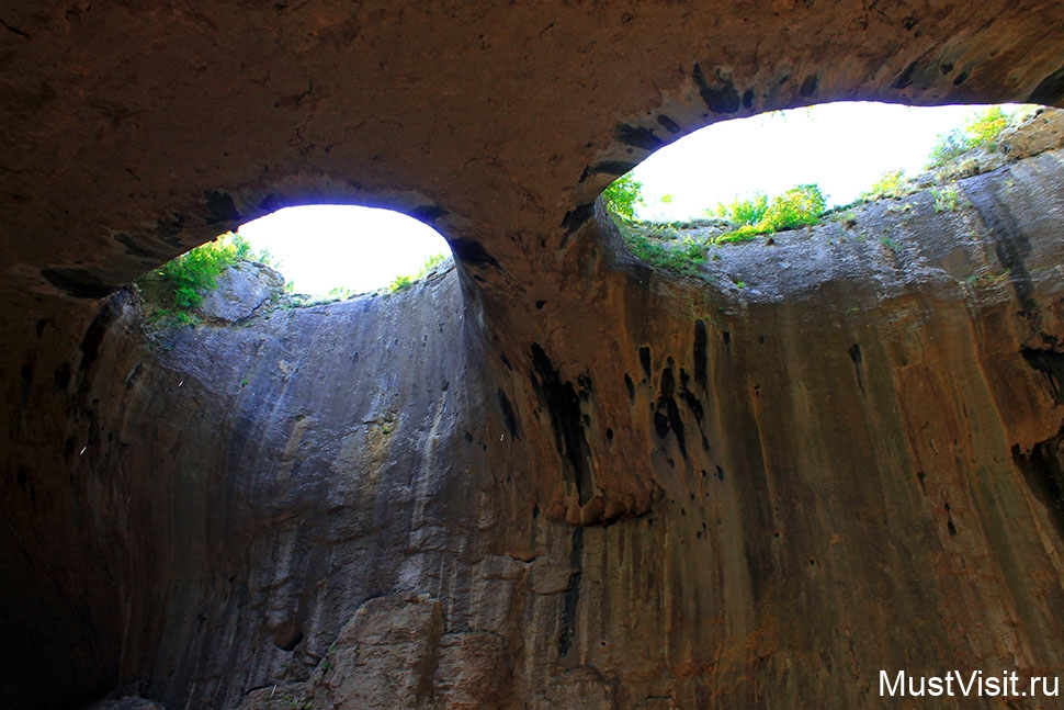 Проходна пещера - пещера глаза бога