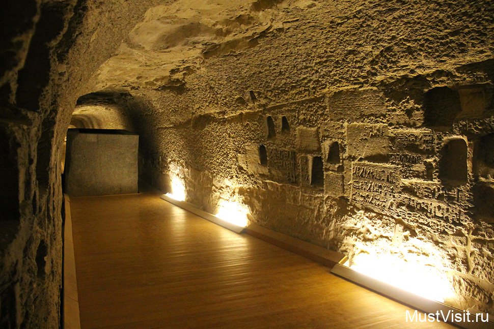 Подземные саркофаги Серапеума