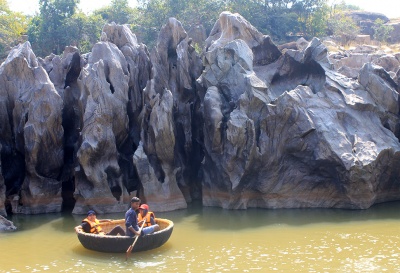 Скалистые берега реки Тунгабхадра