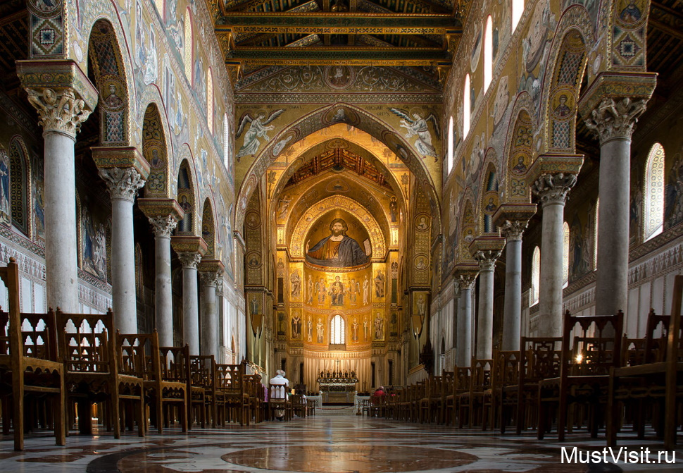 Интерьер собора, византийские мозаики