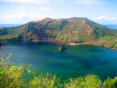 Кратерное озеро в вулкане Тааль, Филлипины