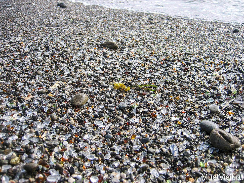 Стеклянный пляж около города  Форт-Брэгг