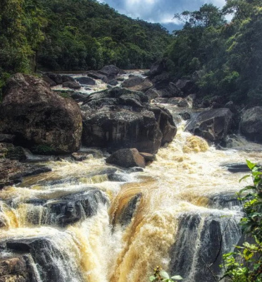 Водопад Andriamamovoka Falls