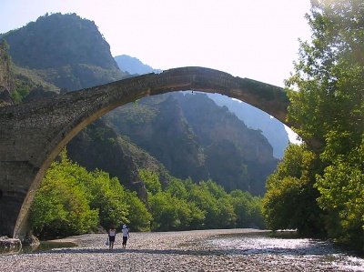 Старый мост в ущелье Викос