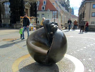 Памятник Бастионам Семи планет в Дрездене