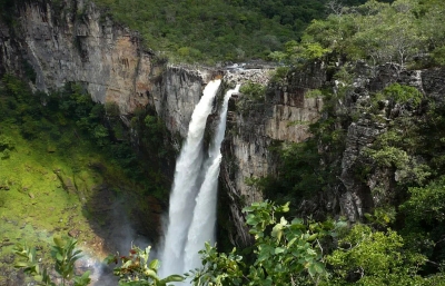 Национальные парки Шапада-дус-Веадейрус и Эмас