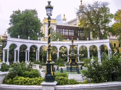 Сад филармонии в Баку