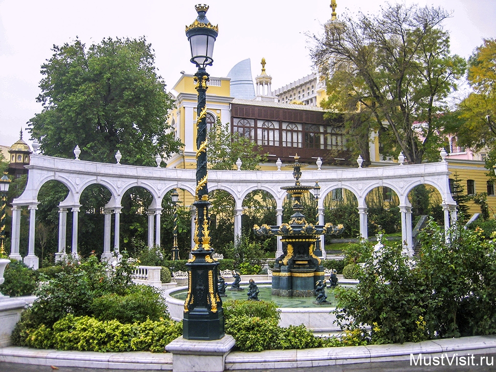 Сад филармонии в Баку