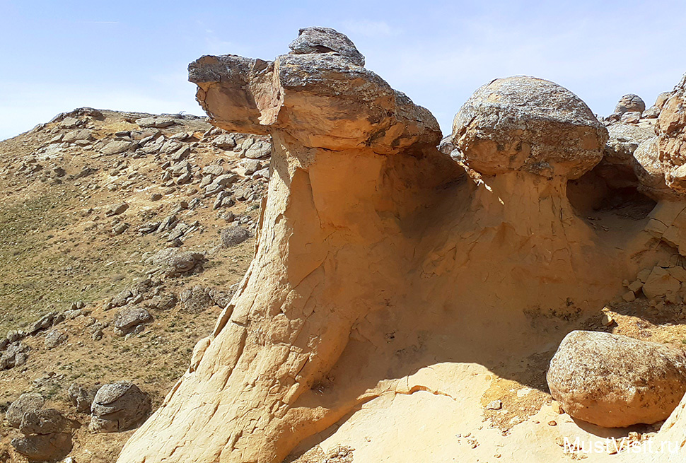 Каменные грибы долины Торыш