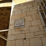 Указатель на Виа Долороза в Старом городе Иерусалима
