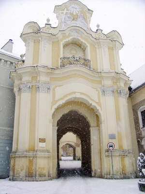 Ворота бывшего базилианского монастыря в Вильнюсе