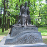 Памятник известному польскому писателю Генрику Сенкевичу