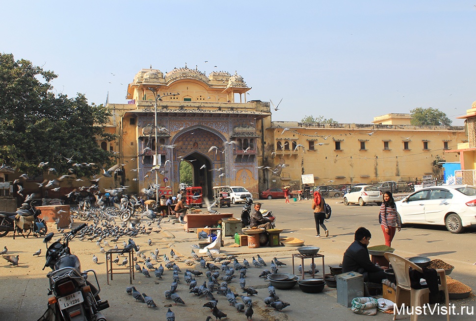 Ворота городского Дворца в Джайпуре