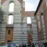 Гигантская фасадная стена "нового" собора, именуемая «facciatone»