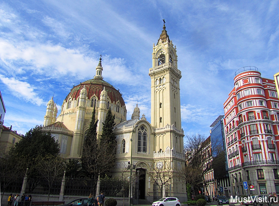 Церковь Сан Мануэль и Сан Бенито в Мадриде