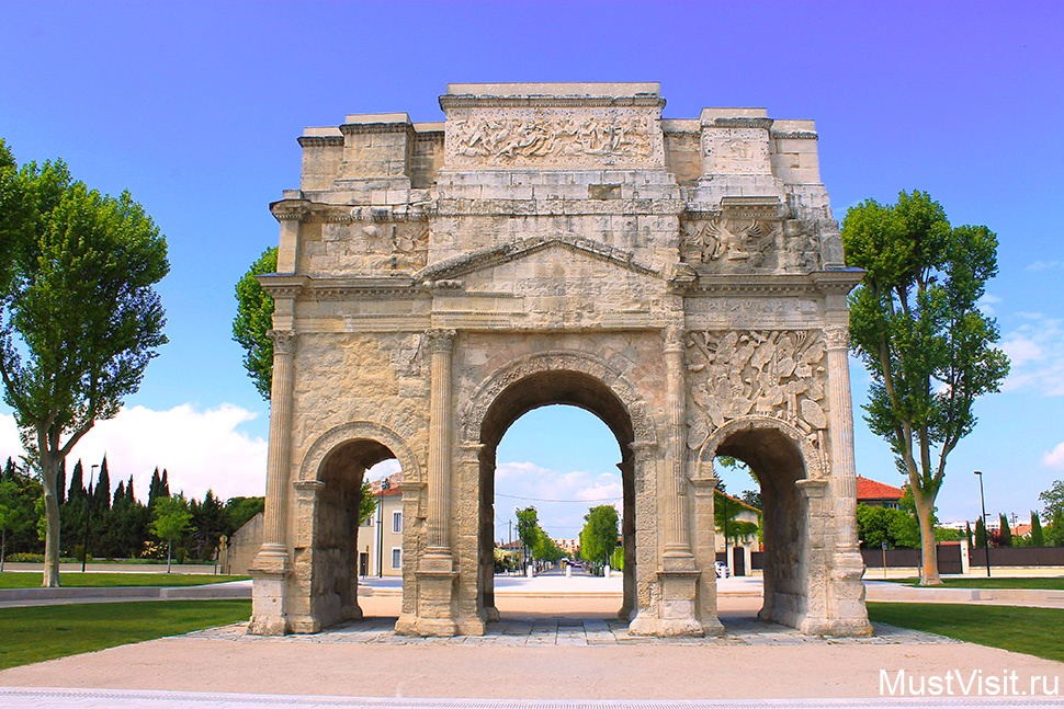 Триумфальная арка в городе Оранж