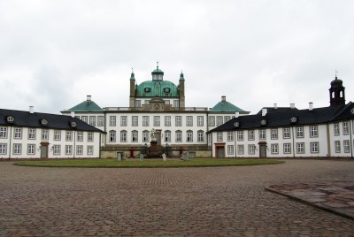 Замок Фреденсборг в Дании