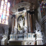 Миланский собор Дуомо, мавзолей Джан-Джакомо Медичи. Под мавзолеем захоронен священнослужитель - Карл Борромео.