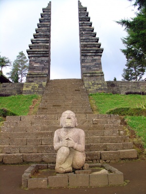 Храм Сето (Чанди Чето ) на острове Ява