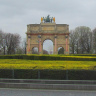 Площадь Каррузель, Триумфальная арка, за ней парк Тюильри.