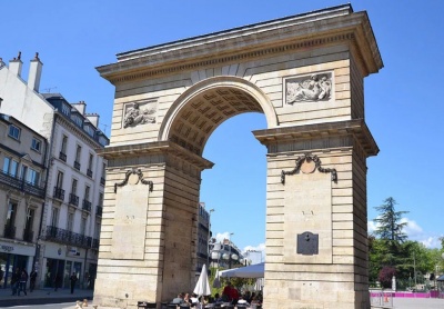 Ворота Гийома (Триумфальная арка) в Дижоне