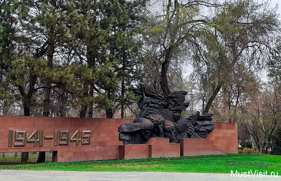 Парк гвардейцев-панфиловцев в Алматы