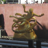 Рокфеллер-центр в Нью-Йорке, позолоченная статуя Прометея.