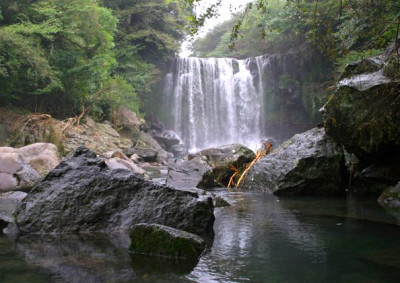 Водопад Чхонджеён