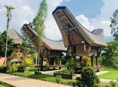Дома духов в Тораджаланде на о.Сулавеси