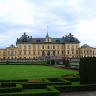 Дворцово-парковый ансамбль Дроттнингхольм, регулярный сад в стиле французского барокко перед дворцом.