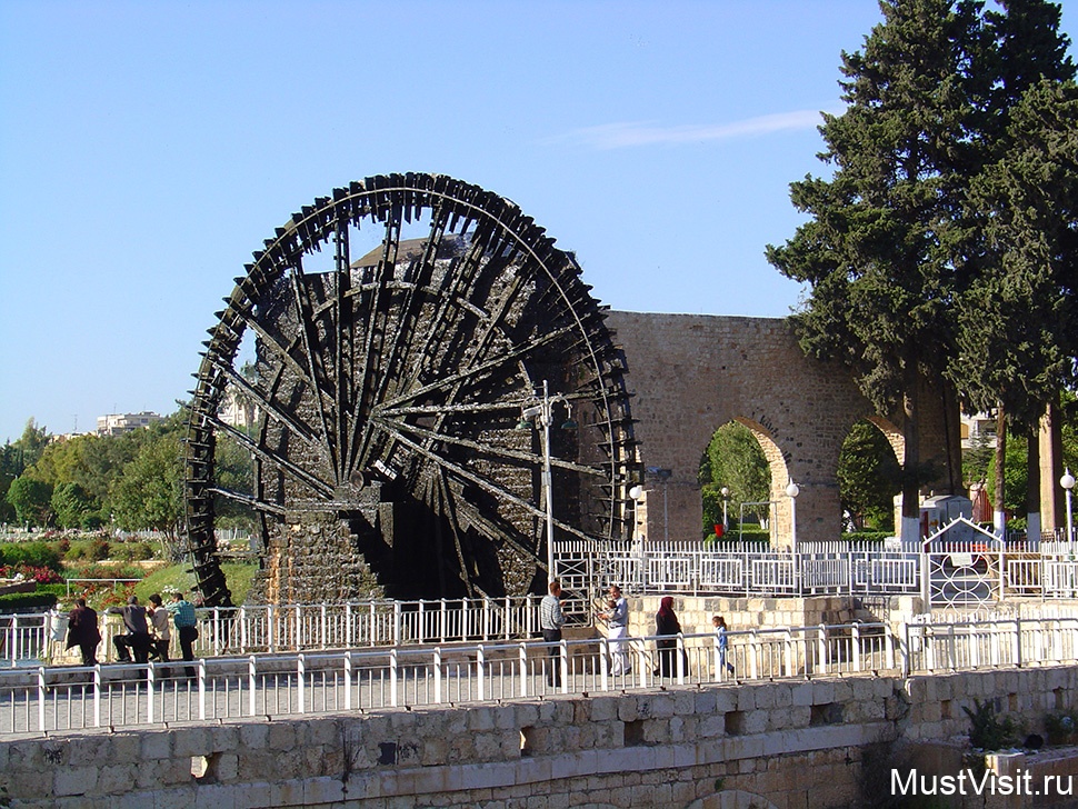 Древние нории (водяные мельницы) в городе Хама
