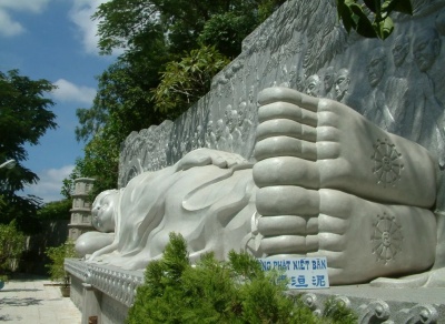 Лежачий Будда на горе Та Ку