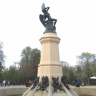 Памятник падшему ангелу в парке Буэн-Ретиро.
