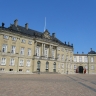 Королевский дворец Амалиенборг в Копенгагене. Один из 4-х особняков, составляющих дворец.