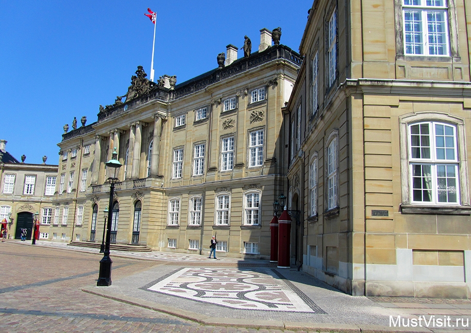Королевский дворец Амалиенборг в Копенгагене
