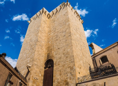 Башня Торре-дель-Элефанте в Кальяри