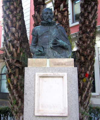 Памятник испанскому писателю Мигелю де Сервантесу