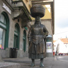 "Statue of Kumica Barica" - "Статуя Кумицы Барики". Кумицы - крестьянки, торгующие на рынках продукцией из своего хозяйства. Старый город, рынок Долац.