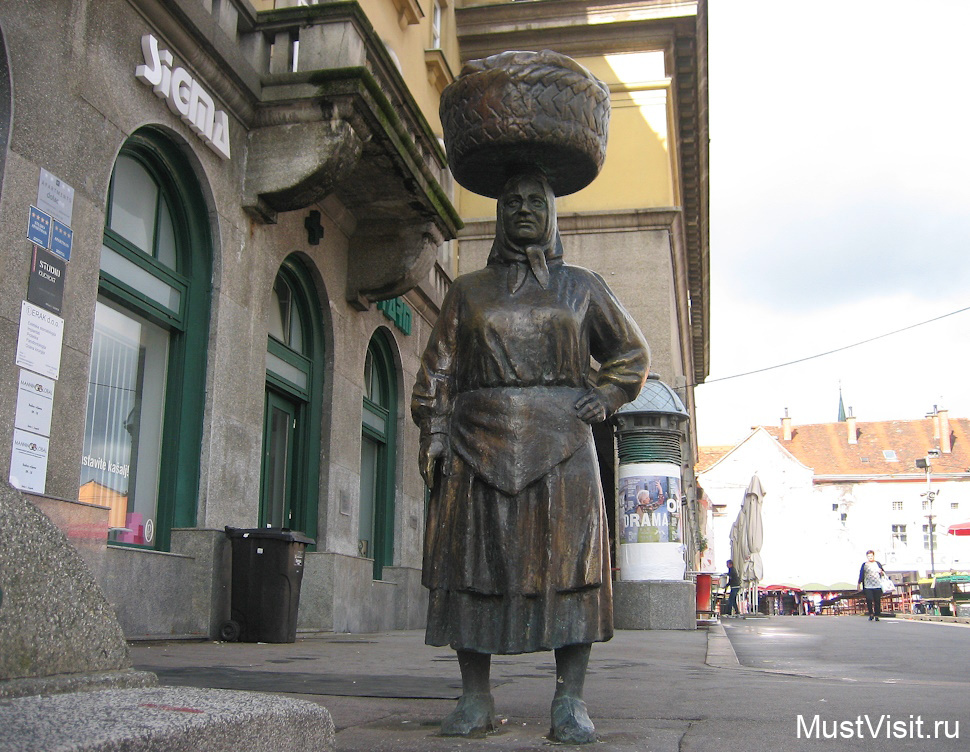 "Statue of Kumica Barica" - "Статуя Кумицы Барики". Кумицы - крестьянки, торгующие на рынках продукцией из своего хозяйства. Старый город, рынок Долац.