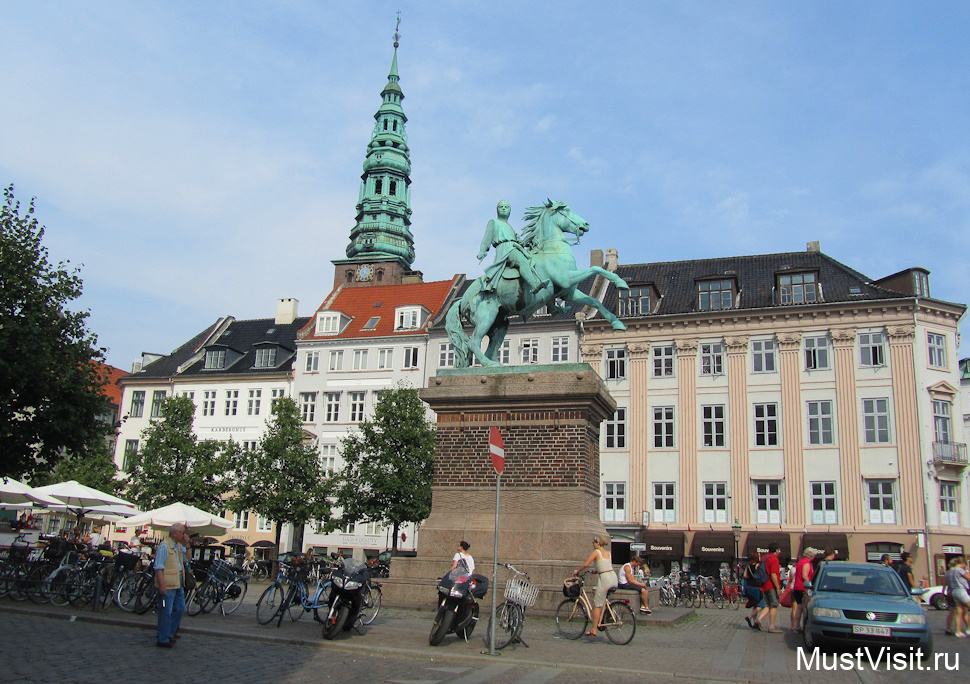 Город Копенгаген, площадь Хойбро, конная статуя Абсалона. 