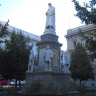 Памятник Леонардо да Винчи в Милане