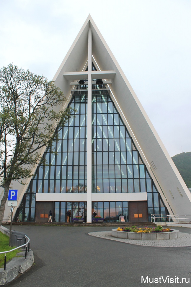 Арктический собор (лютеранская церковь) в Тромсе