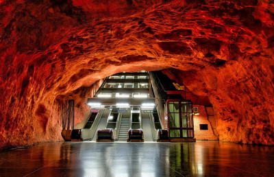 Станция метро Родхусет в Стокгольме