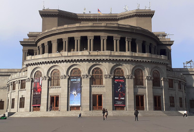 Оперный театр в Ереване