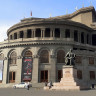 Оперный театр в Ереване, памятник Александру Спендиаряну.