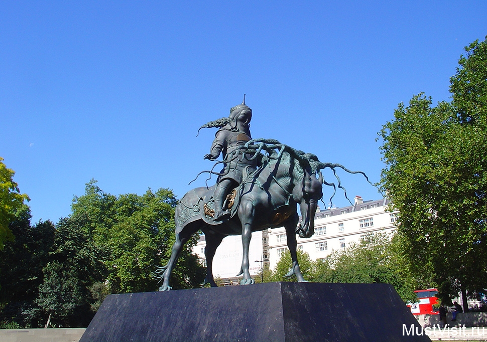 Статуя Чингисхана в Лондоне