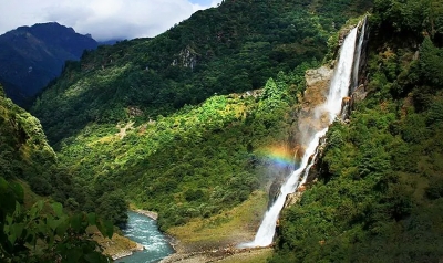 Водопад Нурананг